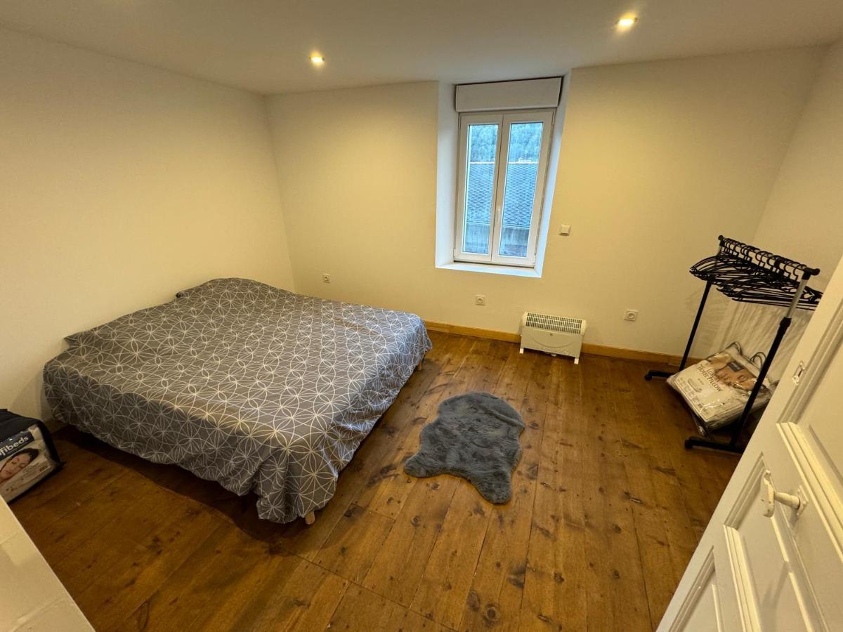 Charmant Grand Appartement Serdinya Buitenkant foto